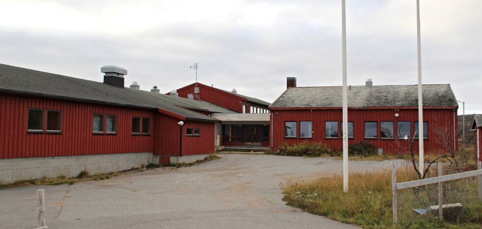 Det er her på den gamle skolen i Nesseby at Nord-Norsk Mottakssenter ønsker å etablere transittmottak.
 Foto: Torbjørn Ittelin