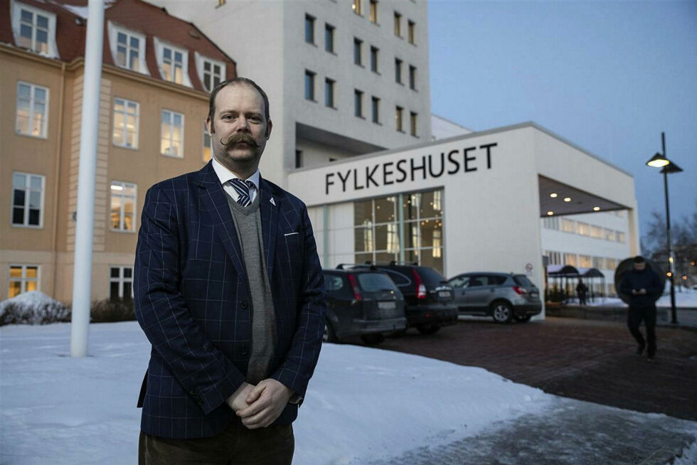 – Krigen i Ukraina sjokkerer og berører oss alle, og det mobiliseres stort for å ta imot flyktningstrømmen. Kommunene er førstelinjetjeneste, og fylkeskommunen ønsker å bistå kommunene i arbeidet, sier fylkesråd for kunnskap og integrering Bjarne Rohde (SV).
 Foto: Lars Åke Andersen
