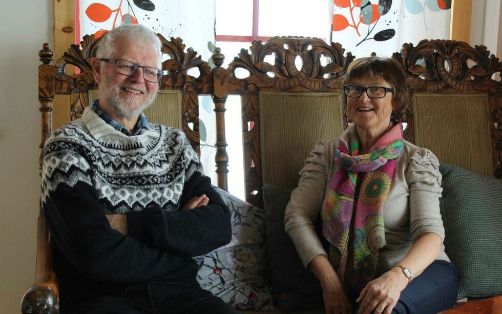 Varangerbonden Arild Wiltmann Kero og kona hans, Anne-Lise, eier og drifter gården og bygget som huser saueprodukter.
 Foto: Randi Irene Losoa