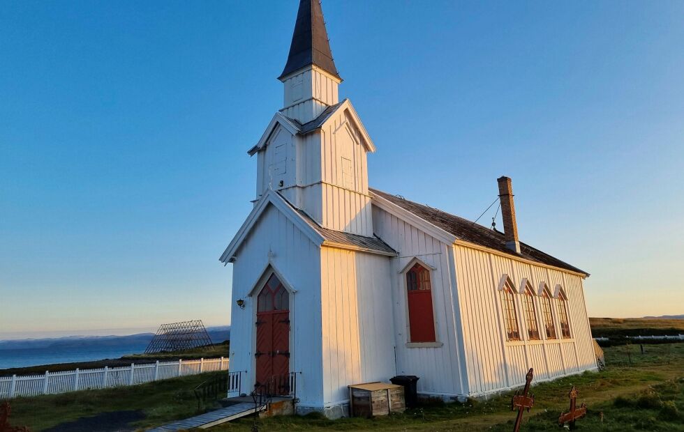 Dersom biskopen godkjenner planene og kommunen bevilger penger i form av egenkapital, vil man være i gang med renovering av Nesseby kirke neste vår.
 Foto: Torbjørn Ittelin