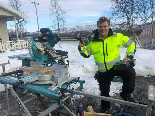 Dan Henrik (31) sier opp fast jobb og håper på byggeboom