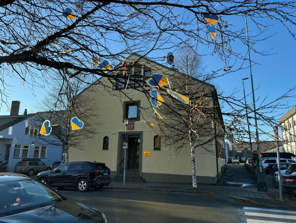 Konsulatet åpner igjen