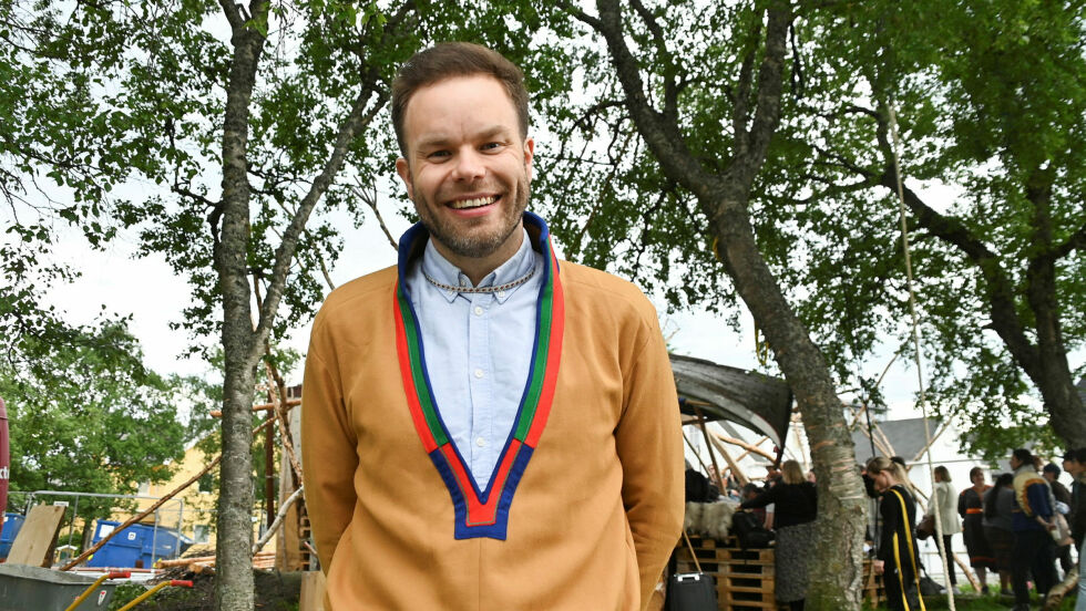 Sametingsråd Mikkel Eskil Mikkelsen var en av talerne under åpningsseremonien av urfolkskonferansen i Bodø torsdag.
 Foto: Irmelin Klemetzen