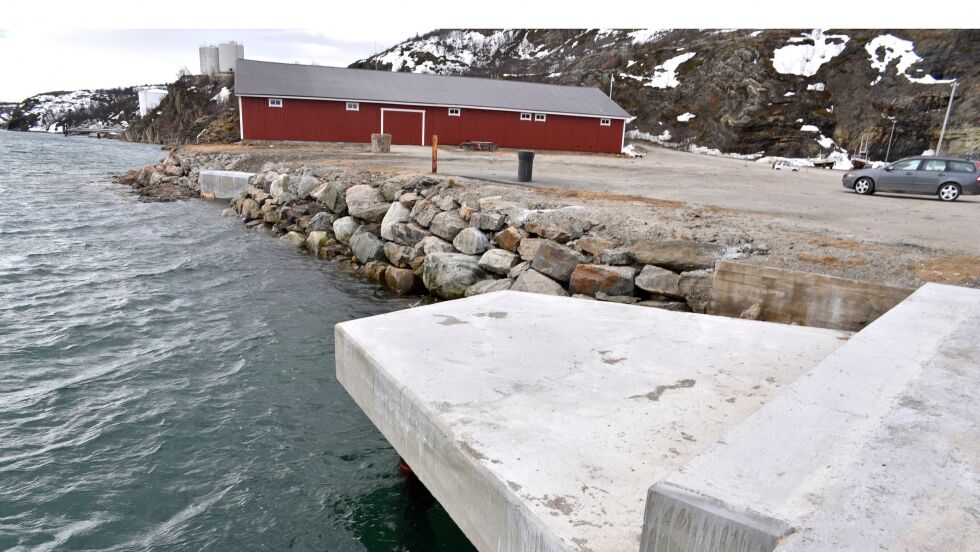 Nå er alt klappet og klart for å ta i mot Sea Walken. I begynnelsen av mai var fortøyningene til kailøsningen på plass i Hamnbukt.
 Foto: Bjørn Arne Johansen