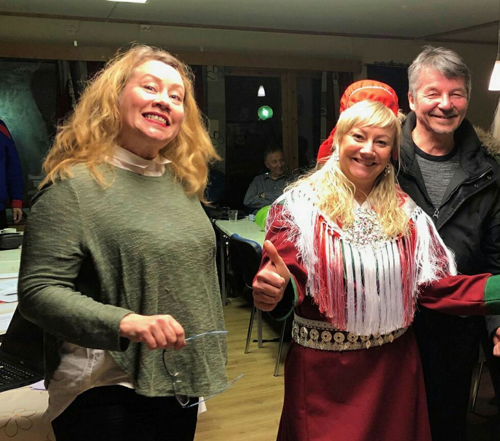 Kar­as­jok Sen­ter­par­tis Anni Øst­by, Anne To­ril Erik­sen Bal­to og Per John As­lak­sen Anti er kla­re på at de ikke øns­ker Kar­as­jok-ei­en­dom­men inn for ut­marks­dom­sto­len, men i ste­det dia­log med FeFo. Sam­ti­dig et­ter­ly­ser de at ord­før­er­en inn­kal­ler til fol­ke­mø­te om sak­en.
 Foto: STEIN TORGER SVALA
