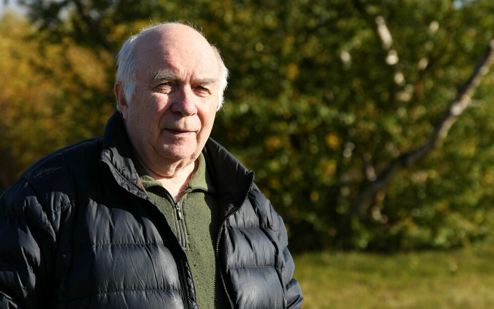 Hans Richard Hansen forsto ingenting da han fikk melding fra Kartverket om tinglyst overdragelse av hans eiendom. 
– Jeg har jo ikke solgt noe som helst, sier Hansen.
 Foto: Irene Andersen