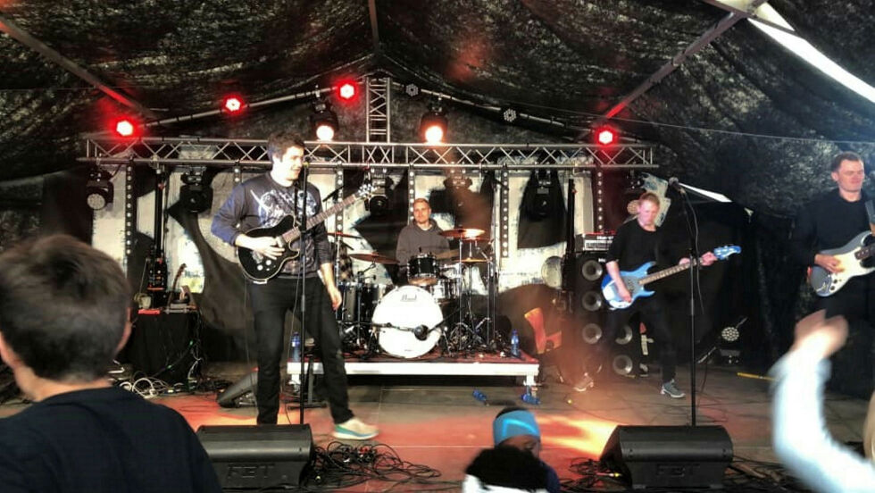 Her fra fjorårets konsert med gruppa Moillrock under «Kokelv Live». I år legger man opp til konserter over to dager. Foto: Privat