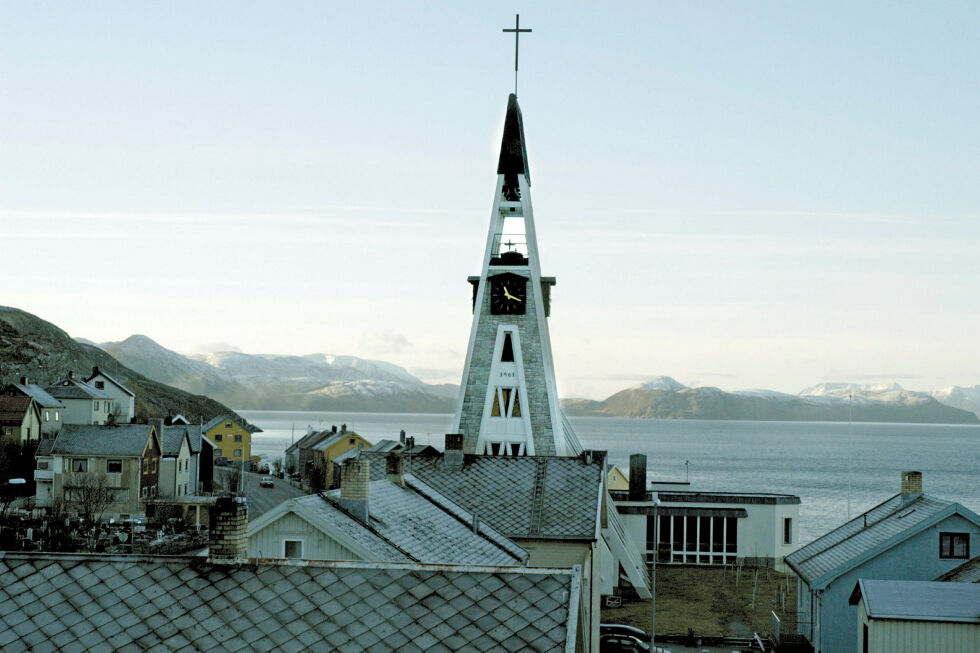 Hammerfest kirke er en av mange kirker som vil ringe med klokkene på søndag.
Arkivfoto: Lars Birger Persen