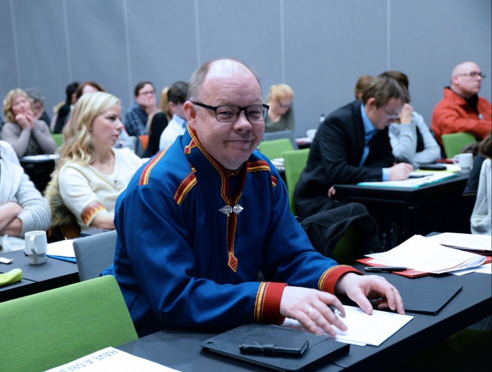 En rek­ke sa­mis­ke for­fat­te­re, for­lag, kul­tur­folk og sa­me­tings­råd Hen­rik Olsen (NSR) skal til ver­dens stør­ste bok­mes­se, i Frank­furt, den­ne må­ne­den.
 Foto: Steinar Solaas