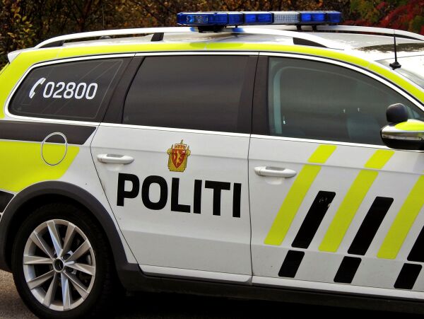 Slo og spyttet etter politiet