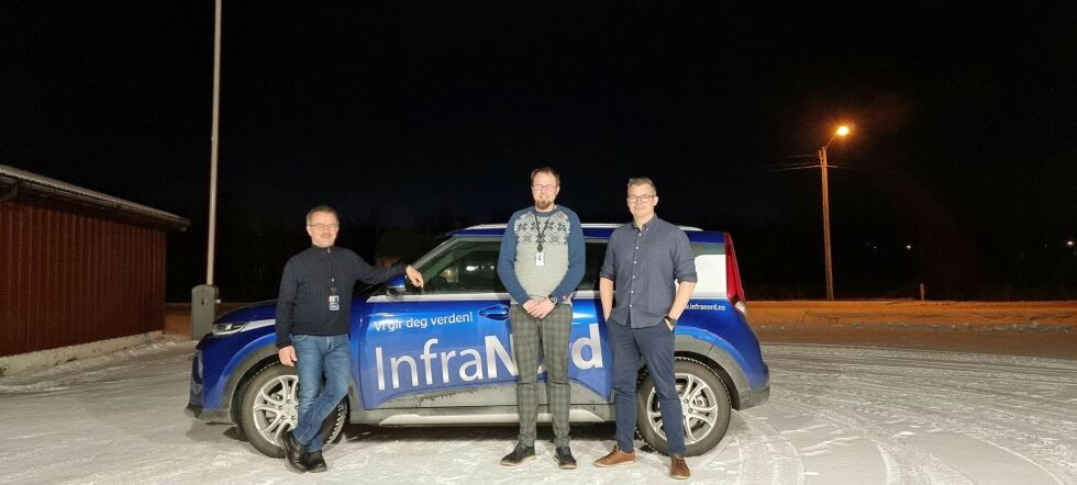 Oddbjørn Samuelsen elverksjef Repvåg Kraftlag SA, Jonas Johnsen daglig leder InfraNord AS og Lars Storelv adm.dir. Luostejok Kraftlag SA.
 Foto: Pressefoto