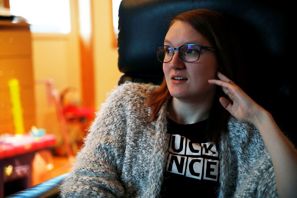 Eli­sa­beth Knep­pen-Strøm­eng Olsen fra Kar­as­jok, for­tel­ler om en opp­vekst og et liv som på­rø­ren­de. Te­ma­et «kreft» har all­tid vært til ste­de, og det har pre­get 25-år­in­gen på man­ge må­ter.
 Foto: June Helén Bjørnback