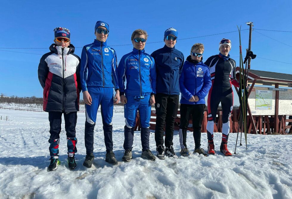 Ungdommen preget konkurransedelen av årets Vadsørennet. Fra venstre Fredrik Sagen Michelsen, Alexander Kristiansen, Marius Bernhardsen, Johan Harila Reiersen, Kristian Bernhardsen og Hågen Bordi Øvergaard. Fredrik er fortsatt er for ung til å konkurrere på lange turrenn, men startet samtidig som andre, og holdt absolutt godt følge med de litt eldre deltakerne.
 Foto: Privat