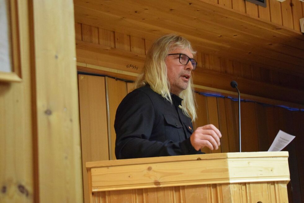 Gamvikordfører Alf N. Hansen påpeker at brøytefrekvensen nattestid må justeres etter vær og vind.
 Foto: Birgitte Wisur Olsen