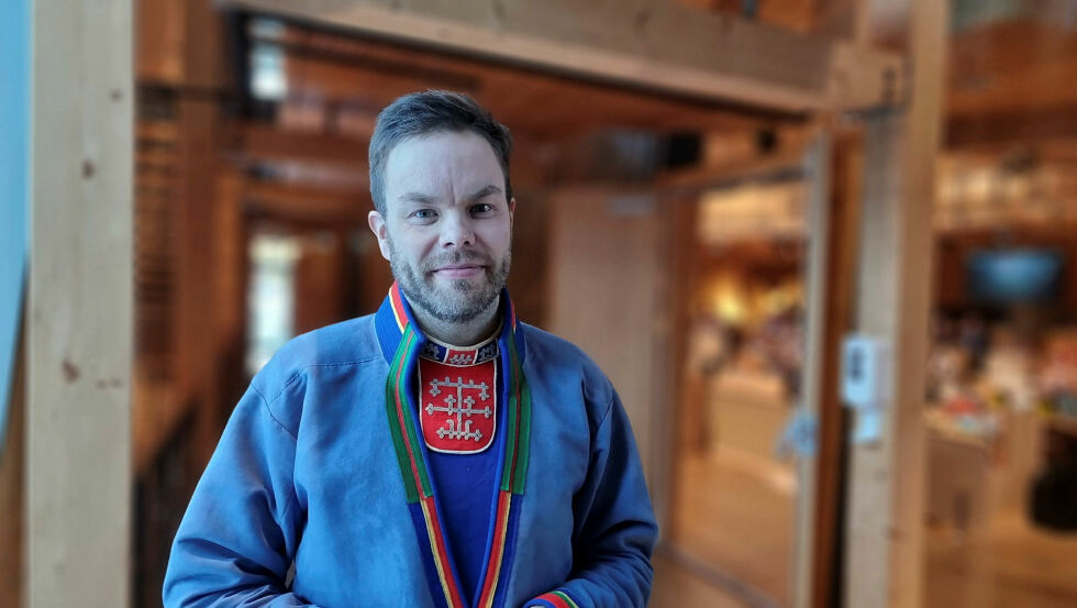 Sametingsråd Mikkel Eskil Mikkelsen (NSR) har ansvar for oppvekst og språk.
 Foto: Steinar Solaas