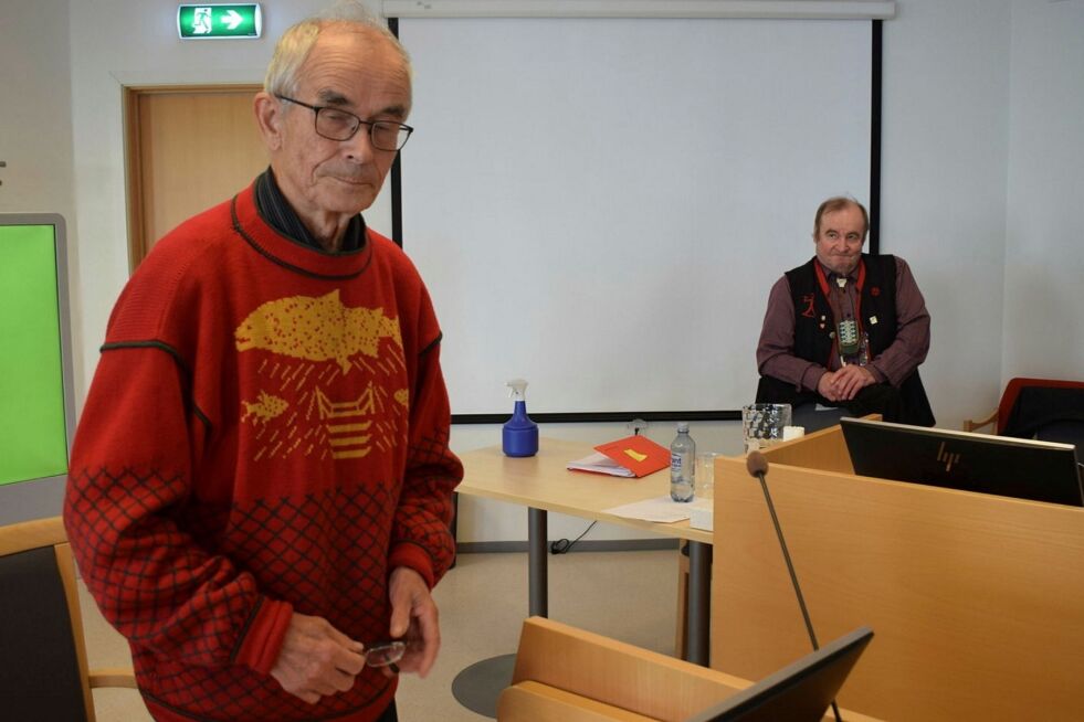 Steinar Pedersen svar advokat Oddmund Enoksen.
 Foto: Birgitte Wisur Olsen