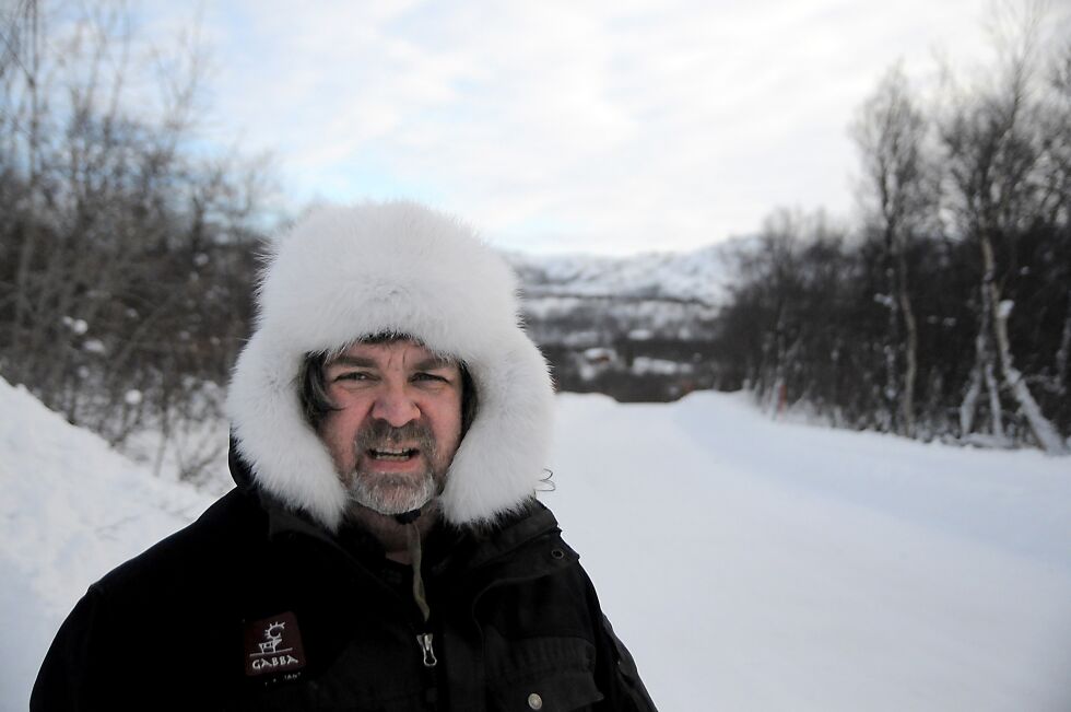 Helge Stærk fra Ropelv mener de fleste rasene ikke er større enn at veien kunne vært åpnet umiddelbart etter at rasene var gått, uten fare for sjåførenes sikkerhet.
 Foto: Halllgeir Henriksen