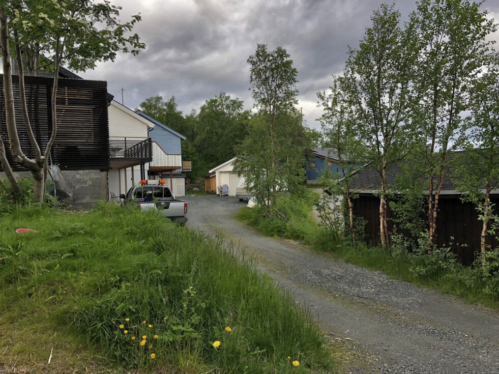 Kirkeneskvinnen tapte en ankesak i lagmannsretten, og fikk ikke medhold i å bruke veien inn til leiligheta.