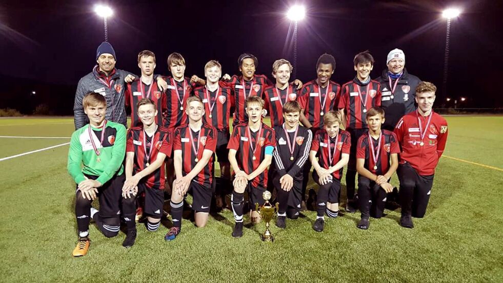 Porsanger ILs gutter 17 år er kretsmester i årets fotballserie.
 Foto: Finnmark fotballkrets