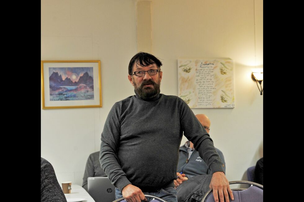 Bjarne Johansen frykter innskrenkningene i sjølaksefisket skal gå utover muligheten til å sikre nok inntekter til igjen å kvalifisere seg for kongekrabbefisket.
 Foto: Erik Brenli