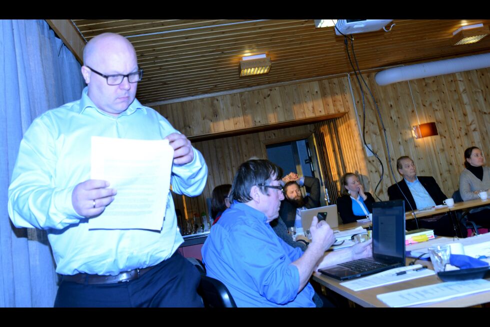 Ordfører Trond Einar Olaussen (AP) vil ikke si noe om hva som skjedde bak lukkede dører i kommunestyret.
 Foto: Lars B Persen