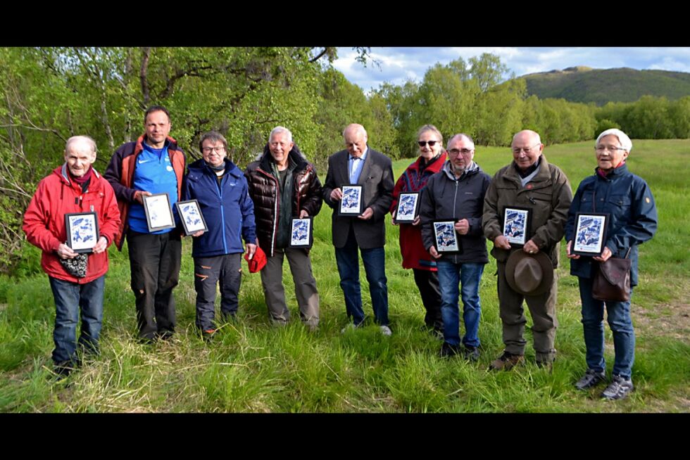 Fra venstre, Øyvind NIlsen (20 år), Frank Martin Ingilæ (20 år), Per Ivar Stranden (20 år), Svein A Pedersen (30 år), Randolf Knotten (30 år), Torunn Pedersen (30 år), Odd Tobiassen (30 år), Henry Mathisen (30 år) og Ingrid Smuk Rolstad (40 år).
 Foto: Tom Hardy