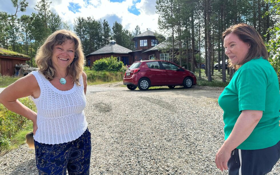 To gode naboer, Sigrid Larsen og Ellen Brita Anti, begge kunstnere, har spennende planer for dette nabolaget.
 Foto: Elin M. Wersland