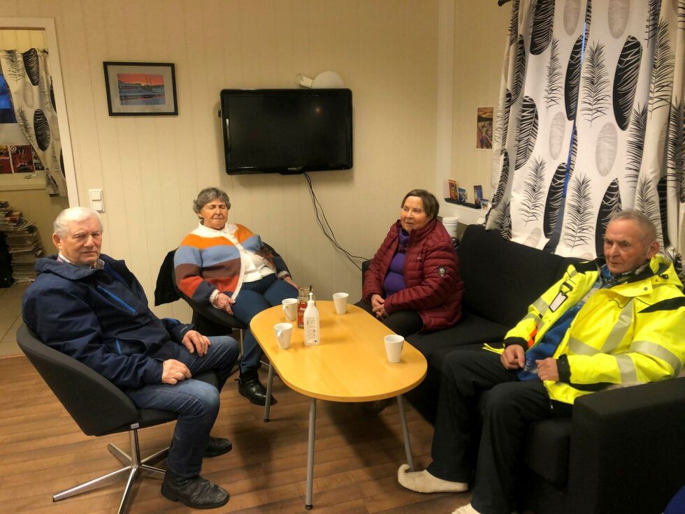 De er de eldste som har vært fastboende og arbeidende i Basevuovdi, men er ikke intervjuet av Finnmarkskommisjonen. Nå mener de kommisjonen har konkludert riv ruskende galt i forhold til rettighetene for de på finsk side av grensa. Fra venstre: Alf Grønnli (74), Anne Kirsten Østby (77), Anne Boine (83) og Nils Kristian Moeng (84).
 Foto: Stein Torger Svala