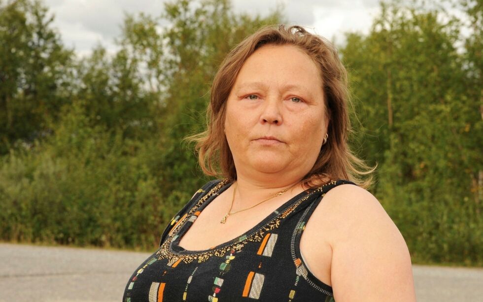 Ellen Inga Kristine M. Hætta fra Kautokeino skulle forhåndsstemme, men ombestemte seg, når hun fikk se at stemmesedlene til sametingsvalget manglet. – Jeg har ikke lyst å stemme på den måten, jeg har lyst å se stemmesedlene, reagerer Hætta, som selv står som nummer to på Fremskrittspartiets liste. Foto: Rita Heitmann.