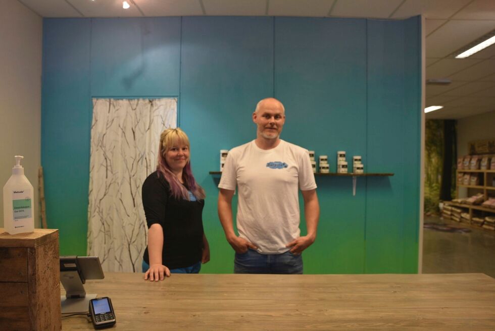 På torsdag åpnet dyrebutikken Barpota i Lakselv sentrum, noe eierne, Tony og Marianne Nygård, har jobbet med siden februar 2021.
 Foto: Kine Jeanette Finstad