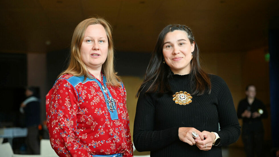 Marit Østby Nilsen og Biret Risten Eira i NRLs arealtjeneste gir viktig bistand for reindriften i arealinngrepssaker og planarbeid.
 Foto: Irmelin Klemetzen
