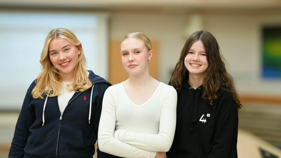 Fra venstre ungdomsrådets leder Lisa Kristina Mikalsen, Leah Emilia Pedersen og Julie Somby Persen.
 Foto: Irmelin Klemetzen