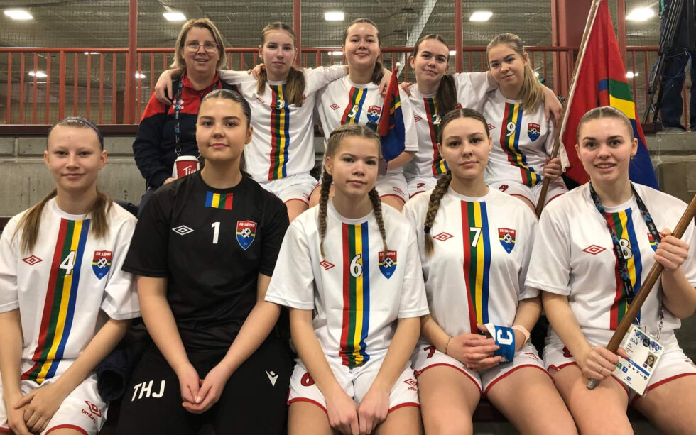 Team Sápmi-jentene har fortsatt store muligheter for finalespill når én kamp gjenstår i grunnspillet.
 Foto: Morten Store Jakola