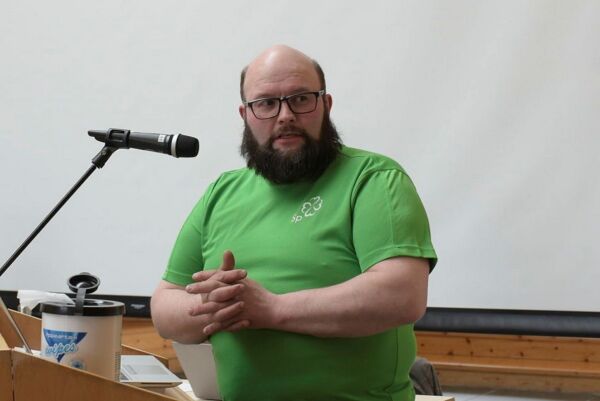 Nikolaisen mener seg utsatt for en hevnaksjon