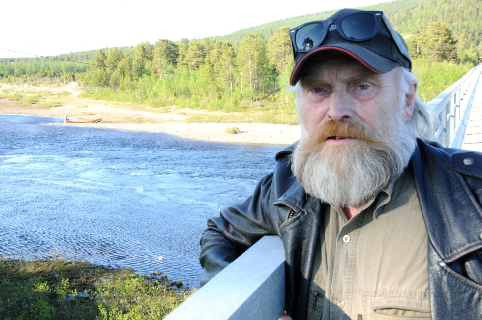 Konrad Thorolf Bjørnback mener noen saboterer de få garnfiskerne som holder tradisjonene i hevd i Kárášjohka.
 Foto: Privat
