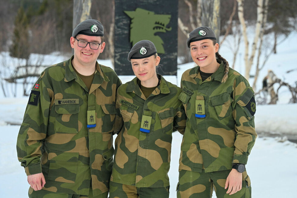 Erling-André Haneboe, Leah Nicholine M. Pettersen og Nora Lillemoen er stolte over å få være med på å beskytte landet.
 Foto: Irene Andersen