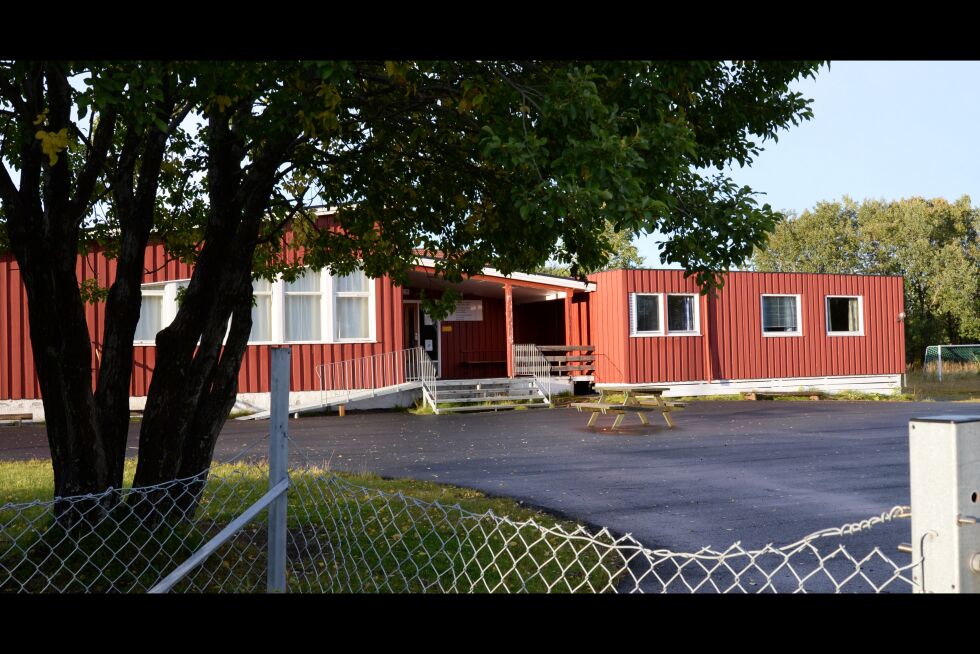 Storjord oppvekstsenter i Tysfjord består av barnehage, grunnskole og bibilotekfilial. Nå skal skolen privatiseres og drives av montessoriforeninga på stedet.
 Foto: Steinar Solaas