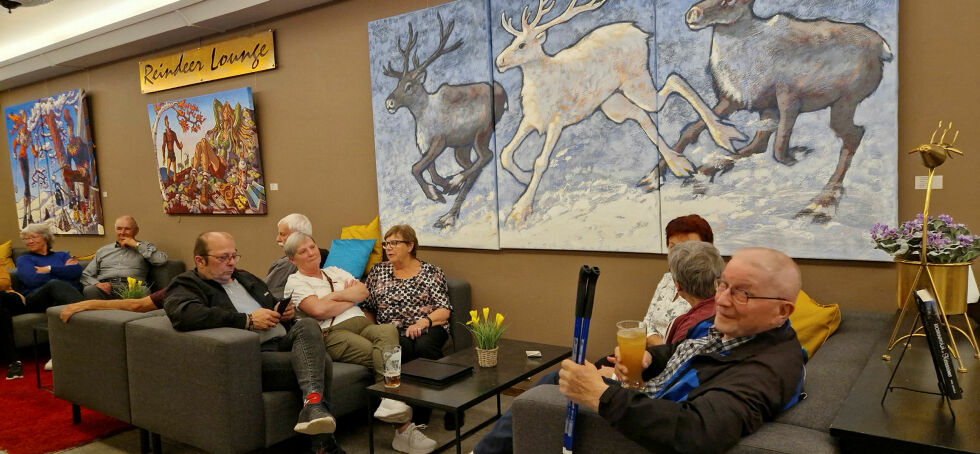Kveldskos i baren på Hullu Poro hotell.
 Foto: Hill Haga