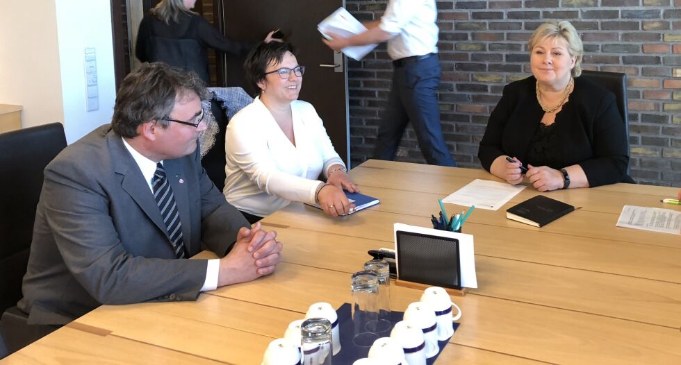 Møtte statsministeren: Remi Strand og Ragnhild Vassvik fra Finnmark fylkeskommune møtte Erna Solberg fredag.
 Foto: Ketil Steigen