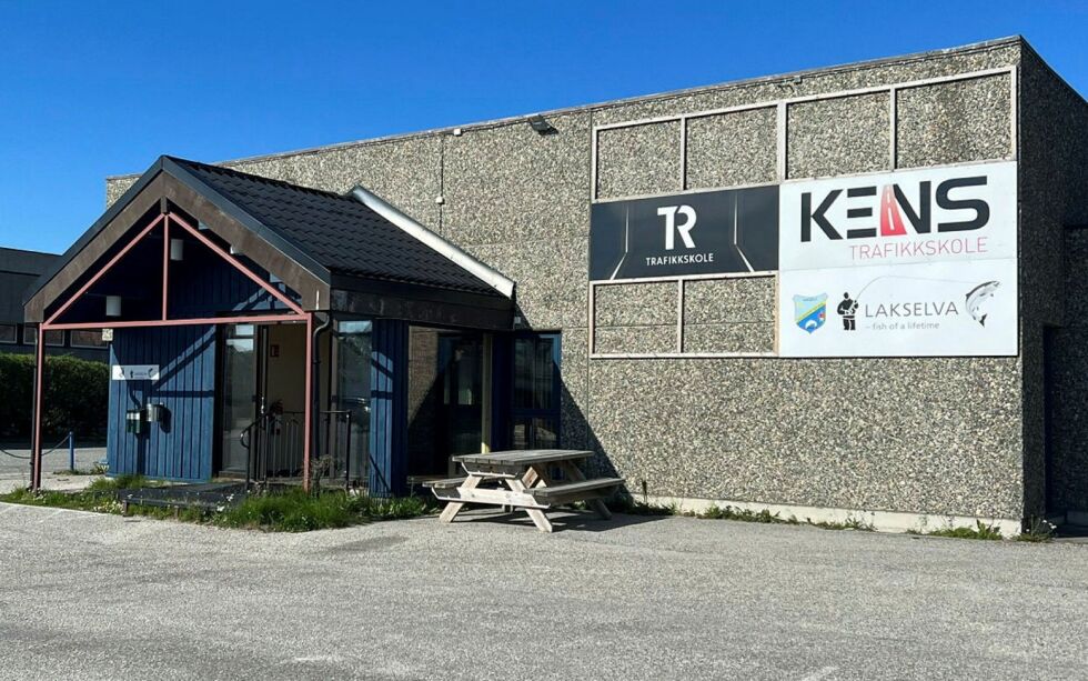 Det er ikke engang skilt på veggen, men dette beskjedne kontorbygget ved torget i Lakselv er hovedkontor for en bedrift som omsetter for over 200 millioner kroner i året.
 Foto: Sara Olaussen Stensvold