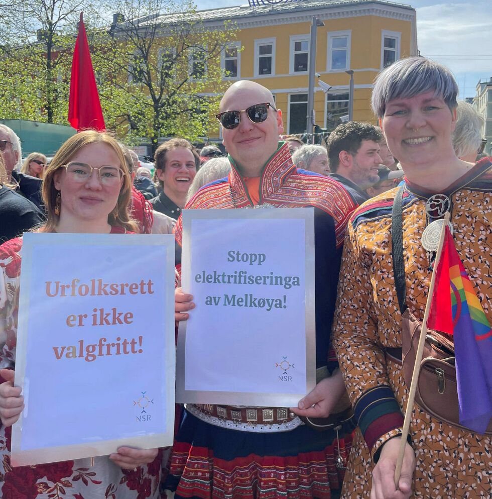 Toppkandidat Aina Madelén Nordsletta Aslaksen, tredjekandidat Aslak Heika Hætta Bjørn og NSRs organisatoriske nestleder, Benedikte Pryneid Hansen.
 Foto: NSR