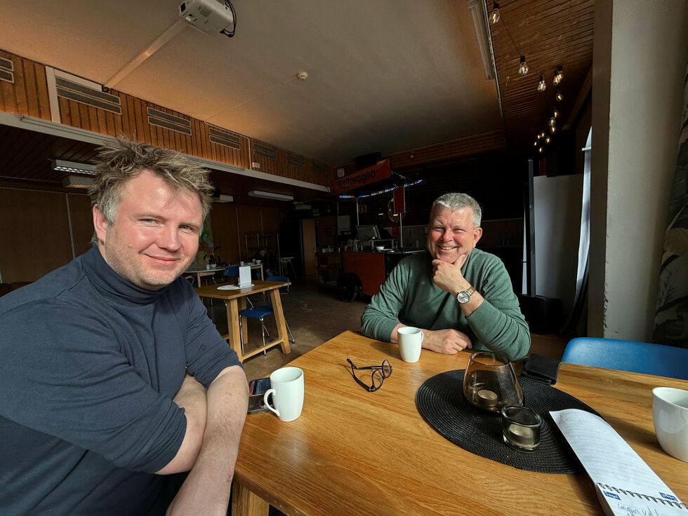 Bymisjonsprest Torbjørn Brox Webber (til venstre) i Kirkenes er klar på at domprost i Tromsø, Stig Lægdene, bør bli ny biskop etter Olav Øygard.
 Foto: Hallgeir Henriksen