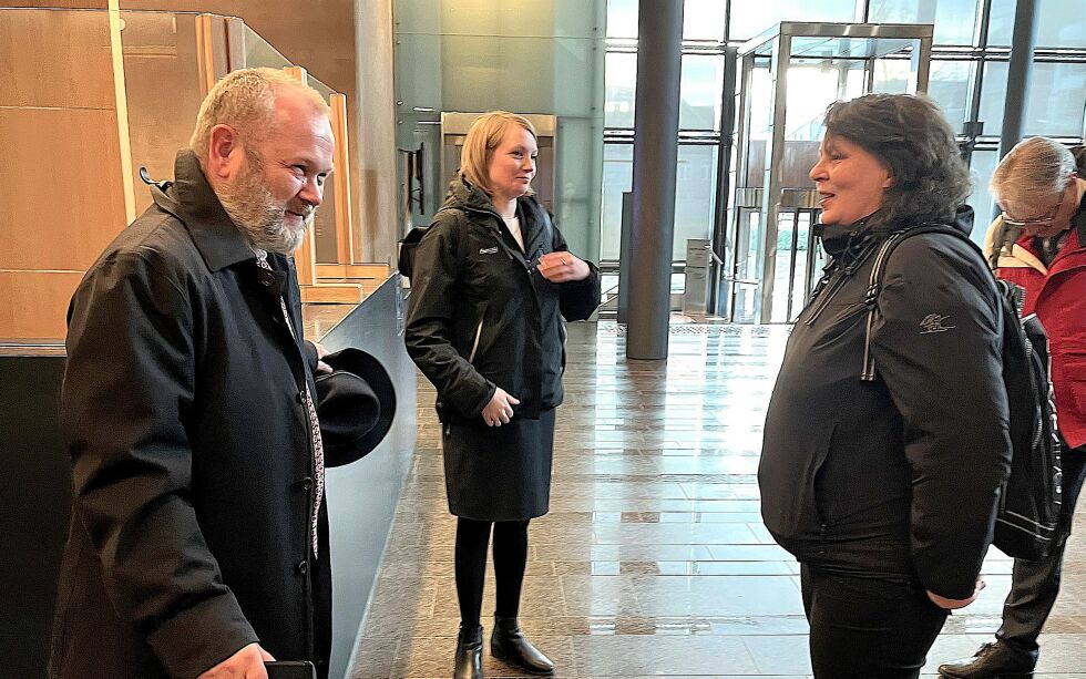 Siste dag i lagmannsretten på vei ut av Tinghuset. Fra venstre: Sør-Varanger kommunes advokat i ankesaken, Frode Lauareid, kommuneadvokat i Sør-Varanger, Stine Celius og Ann-Hege Graftås.
 Foto: Elin M. Wersland