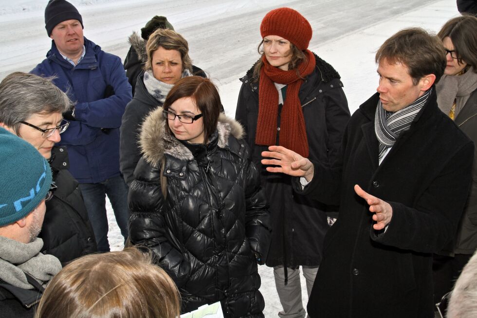 Direktør Øystein Rushfeldt (th) i Nussir må fortsatt vente på avklaringer om kobberprosjektet. Her fra en befaring i mars 2013. Sametinget var representert administrativt, ved Thorvald Falch (til venstre bakerst)
 Foto: Lars Birger Persen