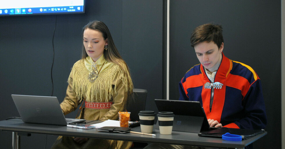 Nyvalgt nestleder Anja Jernsletten og leder Julius Mihkkal Eriksen Lindi.
 Foto: Maria Grensemo