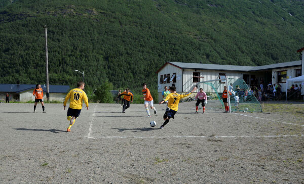 Ni lag påmeldt Hellmo Cup