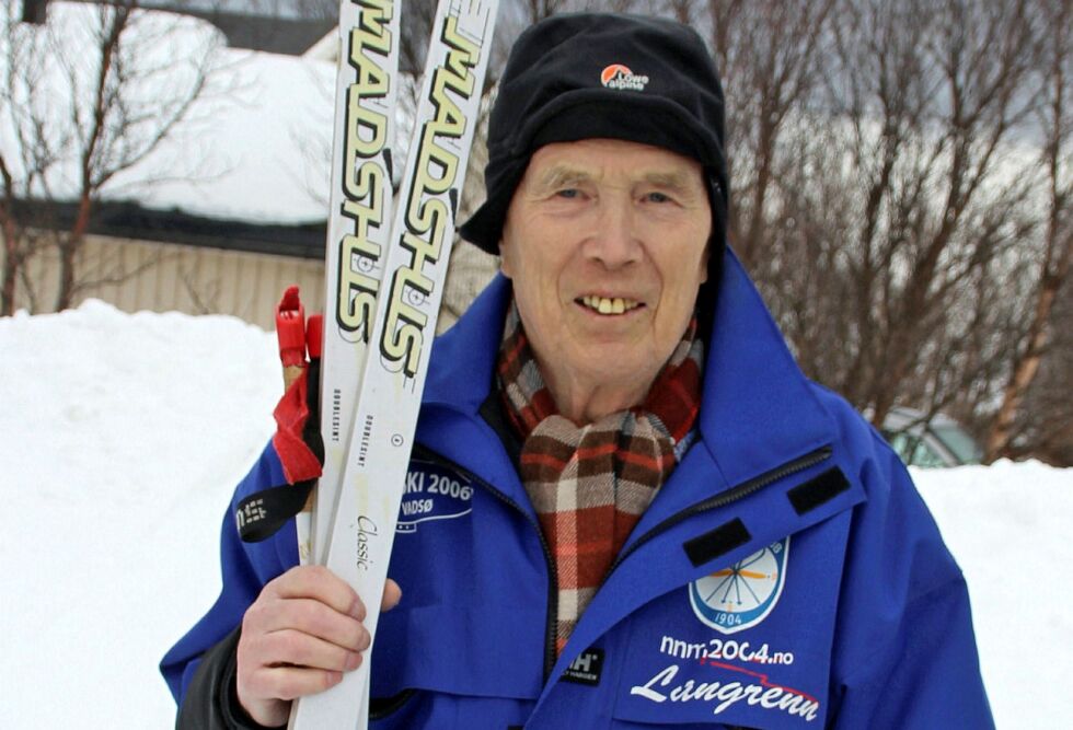 Tana-Varangerløypas far, 92-årige Per Andersen, gleder seg til lørdag når årets utgave av Tana-Varangerrennet avvikles med rekorddeltakelse.
 Foto: Torbjørn Ittelin