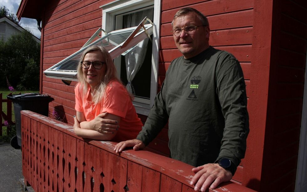 Miljøarbeider Mikkel Isak Buljo og fagutviklingssykepleier Anne Kirsten Anti melder at de har kommet godt i gang med sosiale treff for eldre i Karasjok kommune. Formålet er å forebygge ensomhet.
 Foto: Elise Embla Scheele