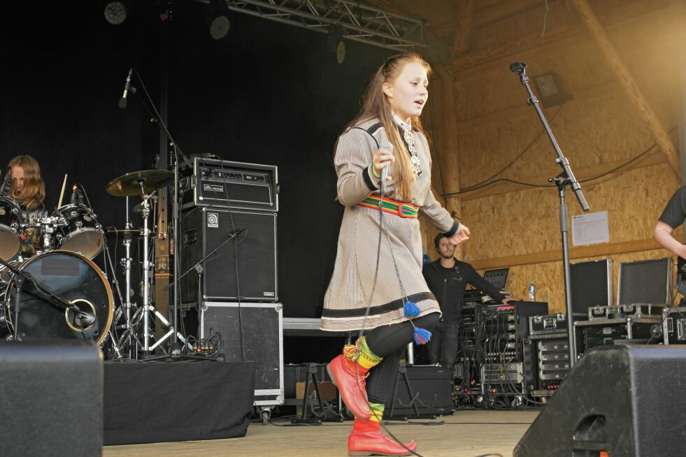 Inna Marja Amundsen har en naturlig tilstedeværelse på scenen, og kombinert med en gudbenådet stemme er det duket for en lovende musikalsk fremtid.
 Foto: Steinar Solaas