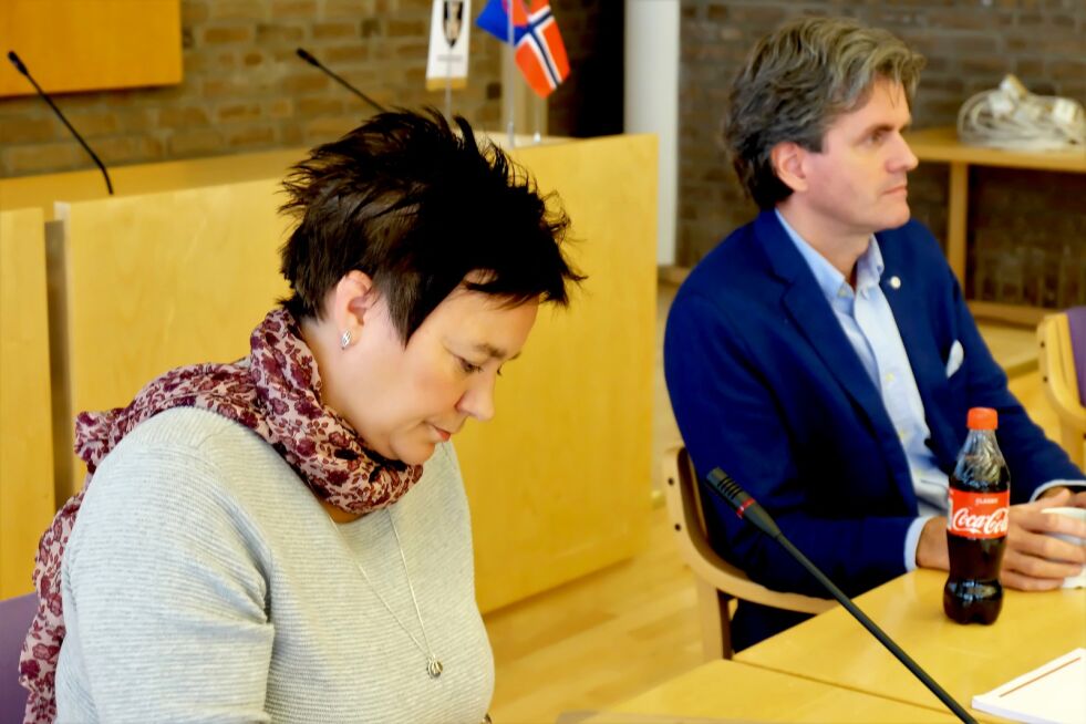 Fylkesvaraordfører Ragnhild Vassvik beklaget vurderingen som ble gjort i Bruer-saken. Ved hennes side fylkesrådmann Øystein Ruud.
 Foto: Bjørn Hildonen